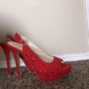 Shoe dazzle heels size 8